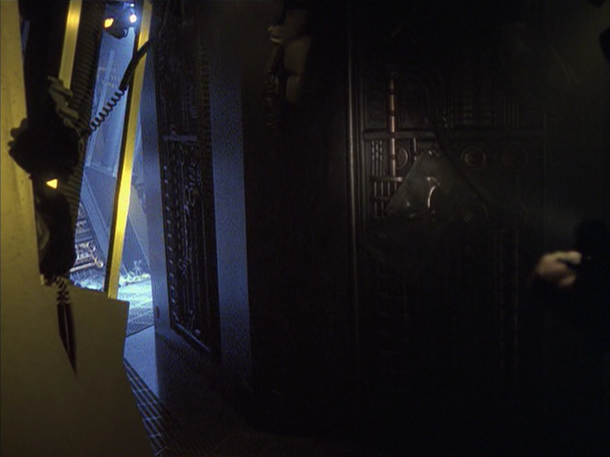 extant_StarTrek_VOY_6x16-Collective_02636.jpg