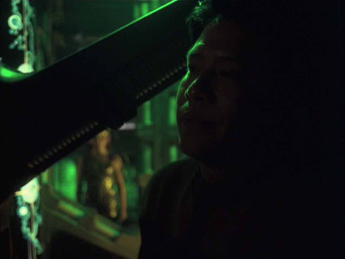 extant_StarTrek_VOY_6x16-Collective_02643.jpg
