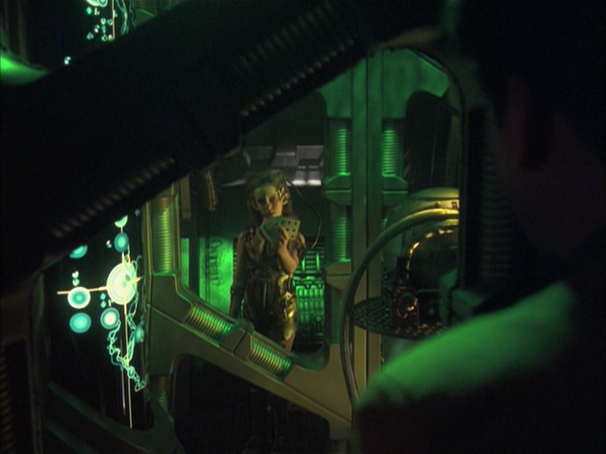 extant_StarTrek_VOY_6x16-Collective_02653.jpg