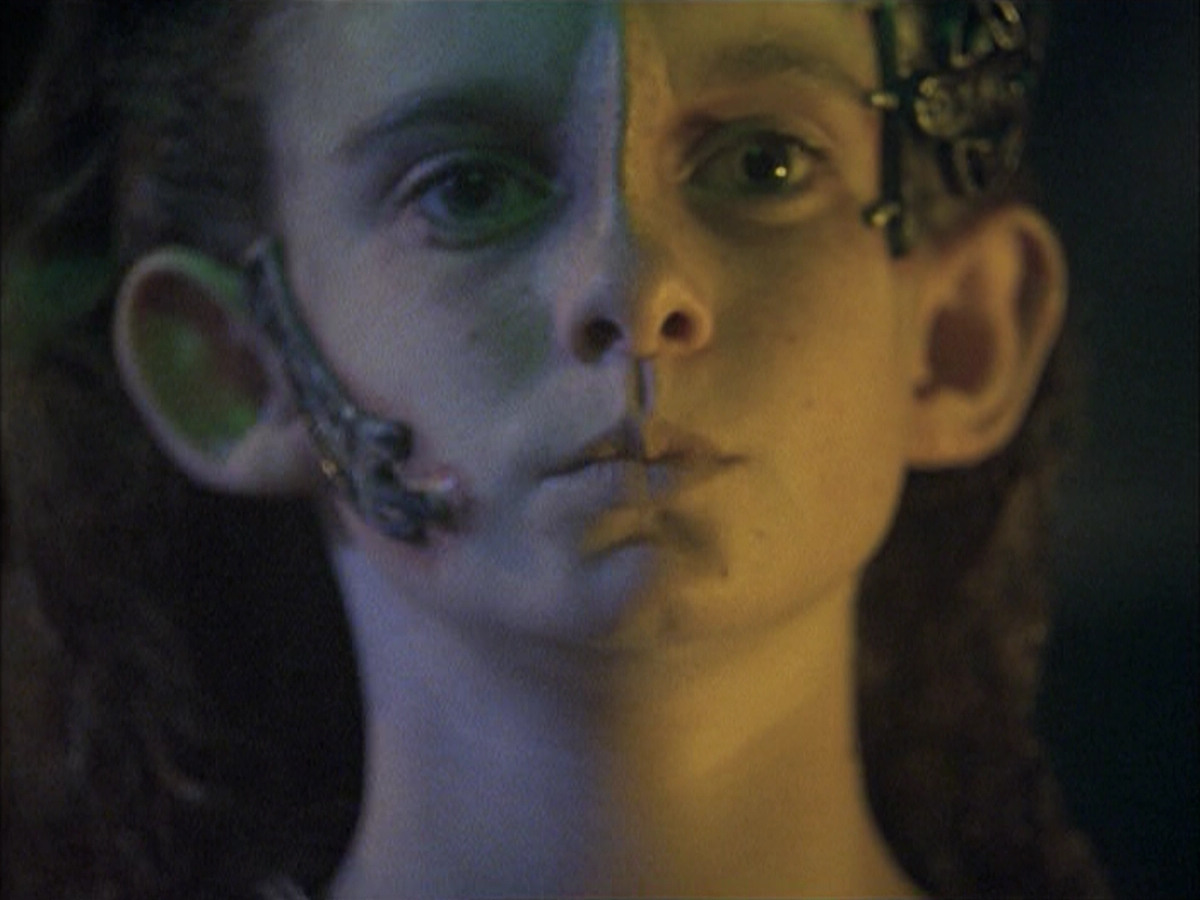 extant_StarTrek_VOY_6x16-Collective_02675.jpg