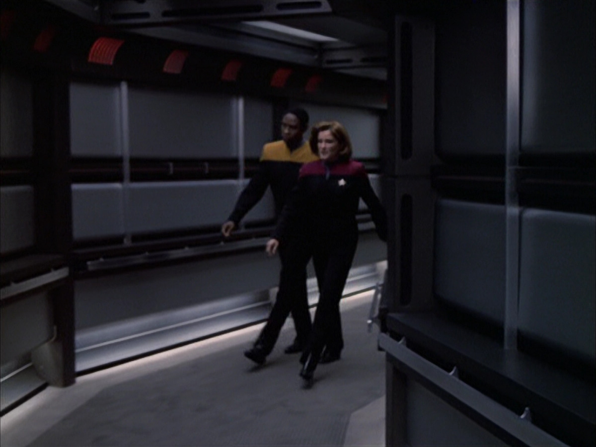 extant_StarTrek_VOY_6x16-Collective_02686.jpg