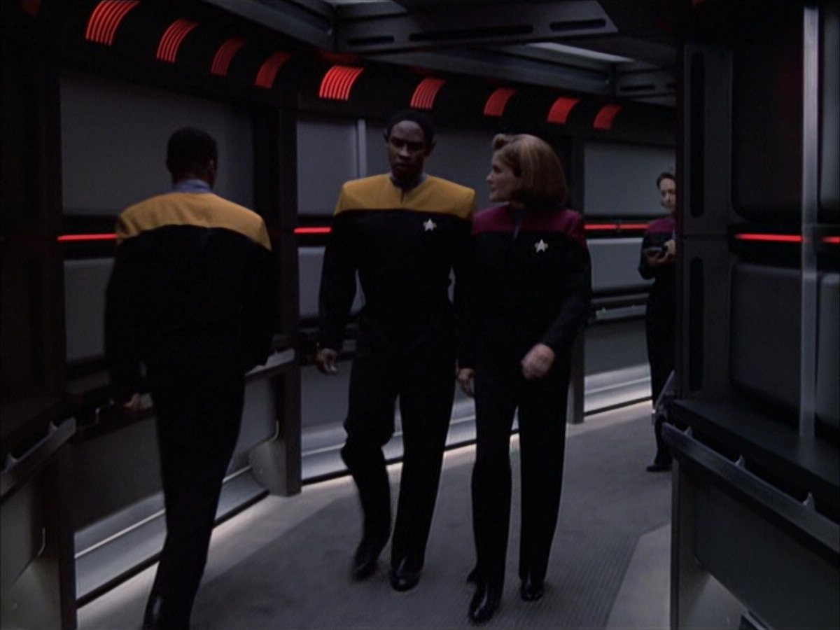 extant_StarTrek_VOY_6x16-Collective_02688.jpg