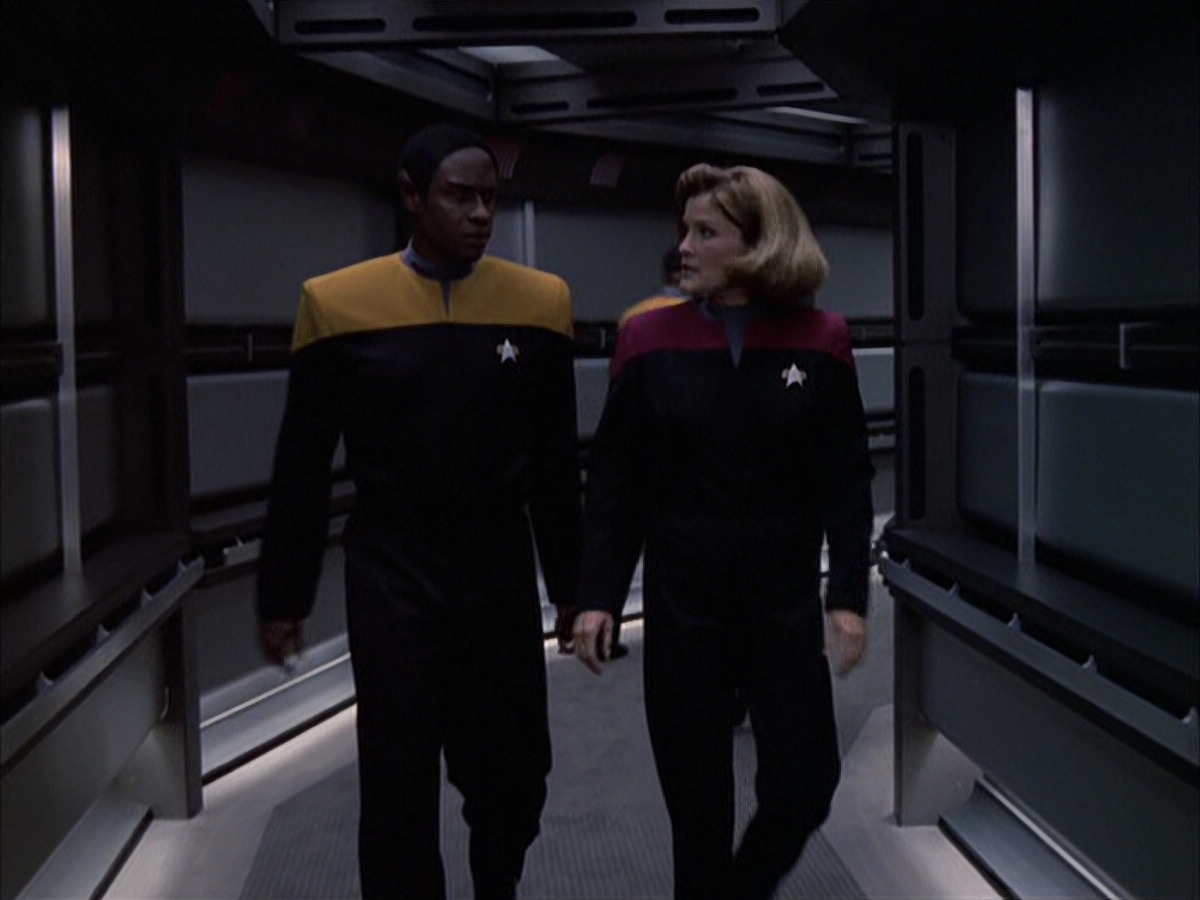 extant_StarTrek_VOY_6x16-Collective_02690.jpg