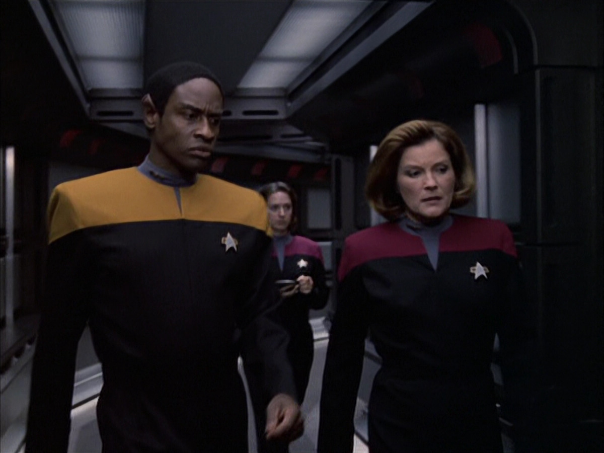 extant_StarTrek_VOY_6x16-Collective_02693.jpg