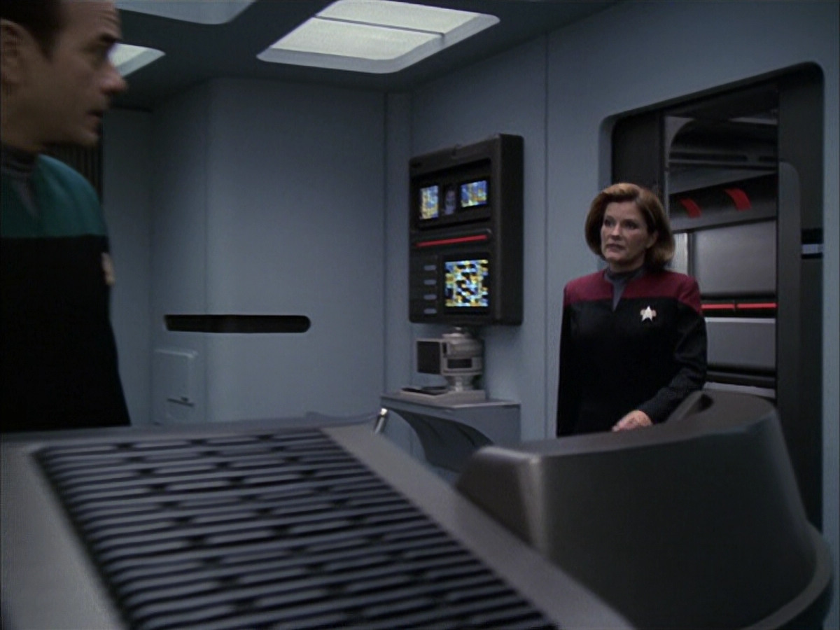 extant_StarTrek_VOY_6x16-Collective_02703.jpg
