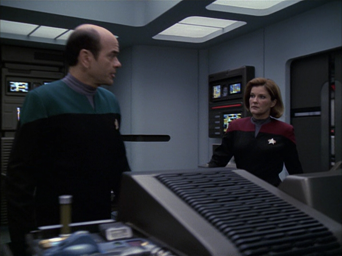 extant_StarTrek_VOY_6x16-Collective_02704.jpg