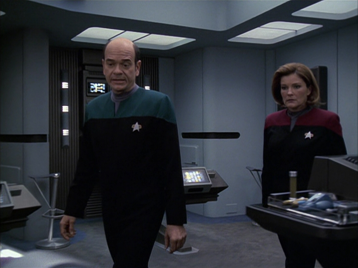 extant_StarTrek_VOY_6x16-Collective_02706.jpg