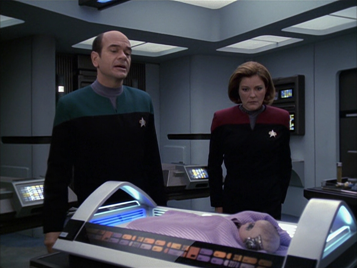extant_StarTrek_VOY_6x16-Collective_02708.jpg