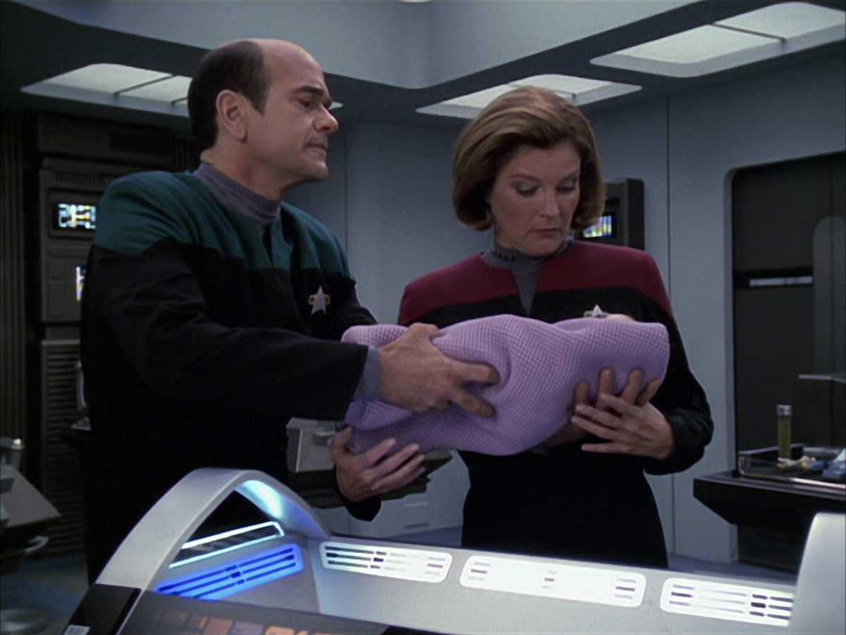 extant_StarTrek_VOY_6x16-Collective_02747.jpg