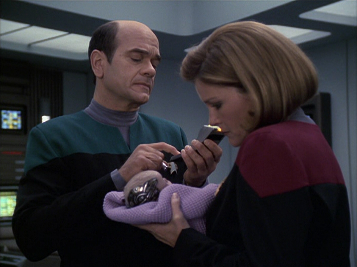 extant_StarTrek_VOY_6x16-Collective_02766.jpg