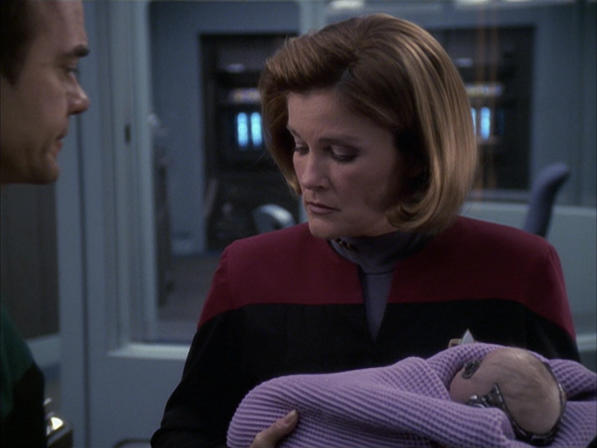 extant_StarTrek_VOY_6x16-Collective_02776.jpg