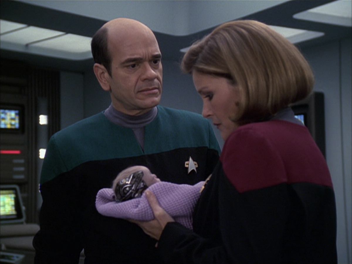 extant_StarTrek_VOY_6x16-Collective_02795.jpg