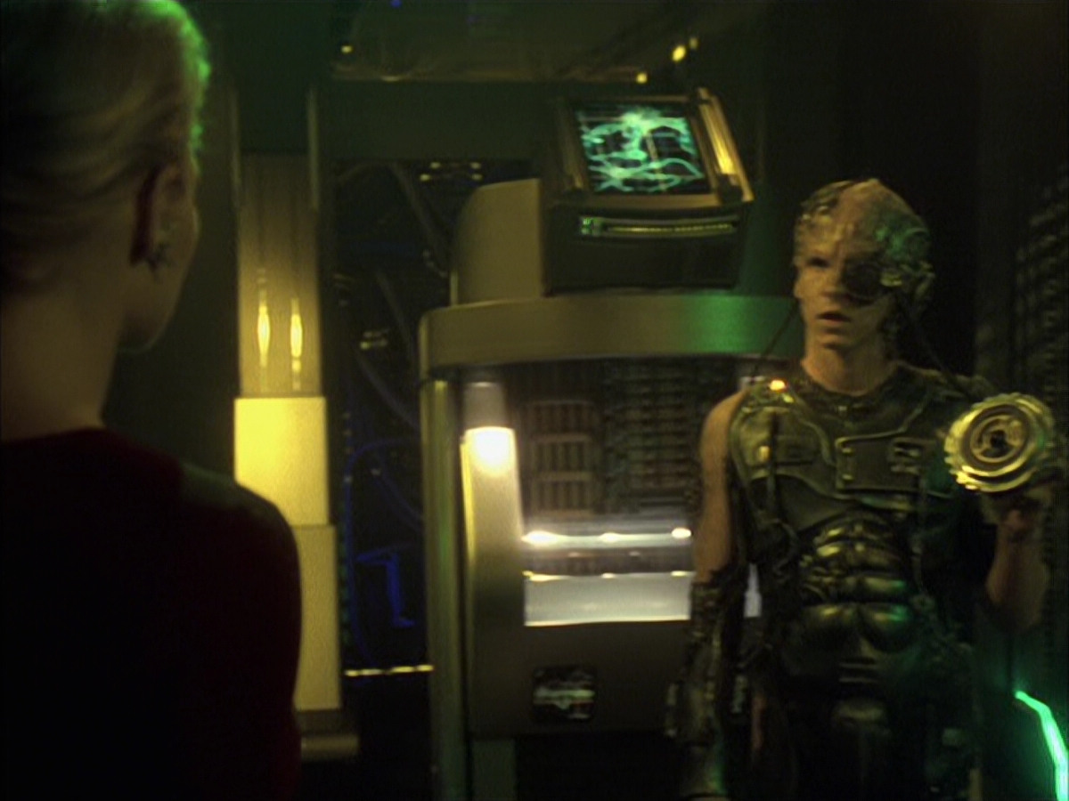 extant_StarTrek_VOY_6x16-Collective_02812.jpg