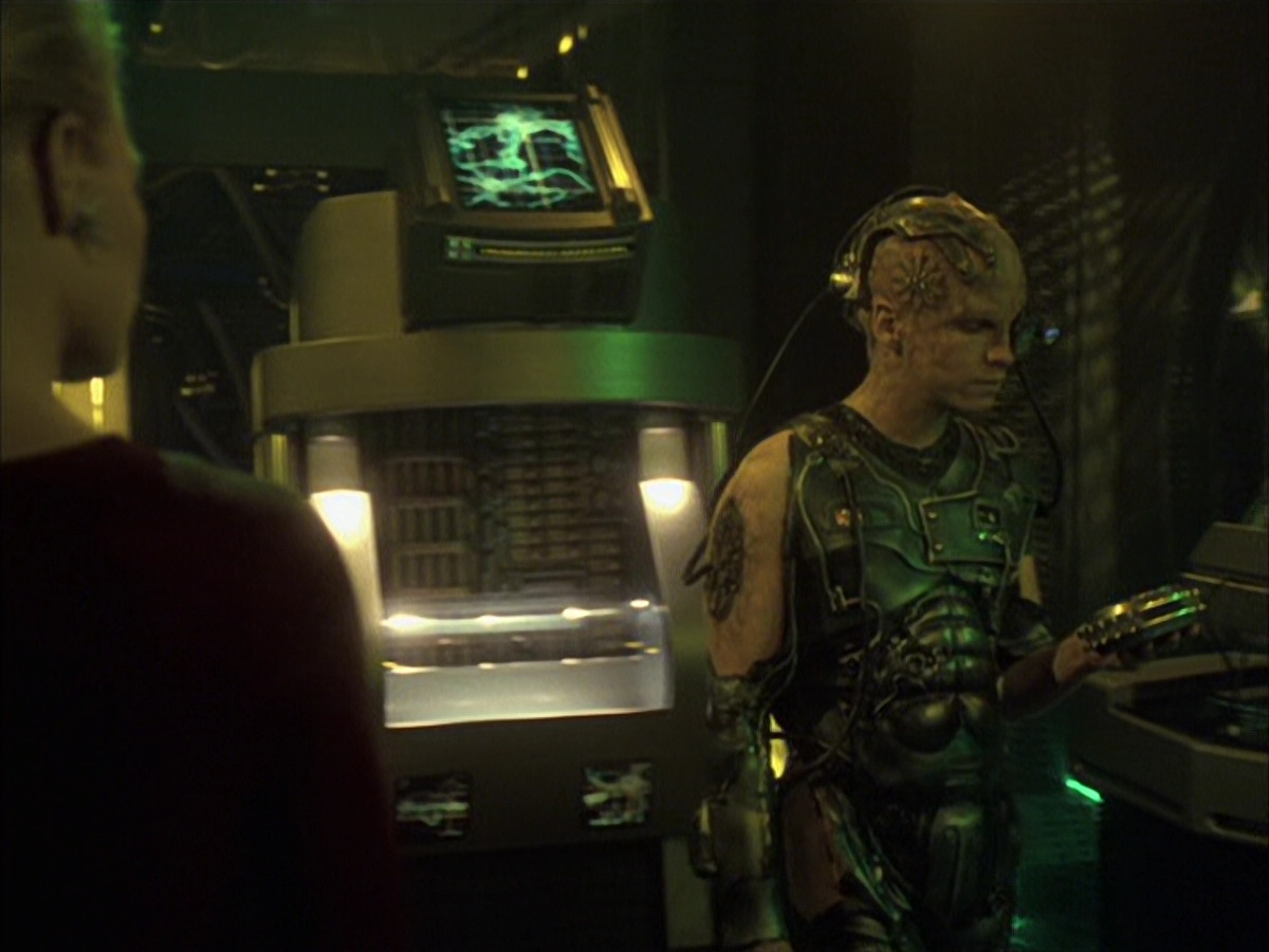 extant_StarTrek_VOY_6x16-Collective_02822.jpg