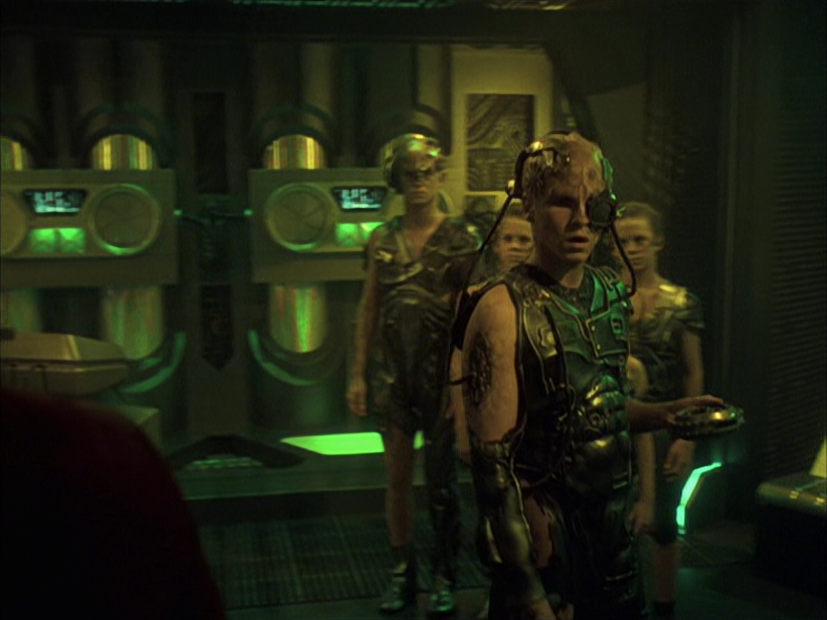 extant_StarTrek_VOY_6x16-Collective_02826.jpg