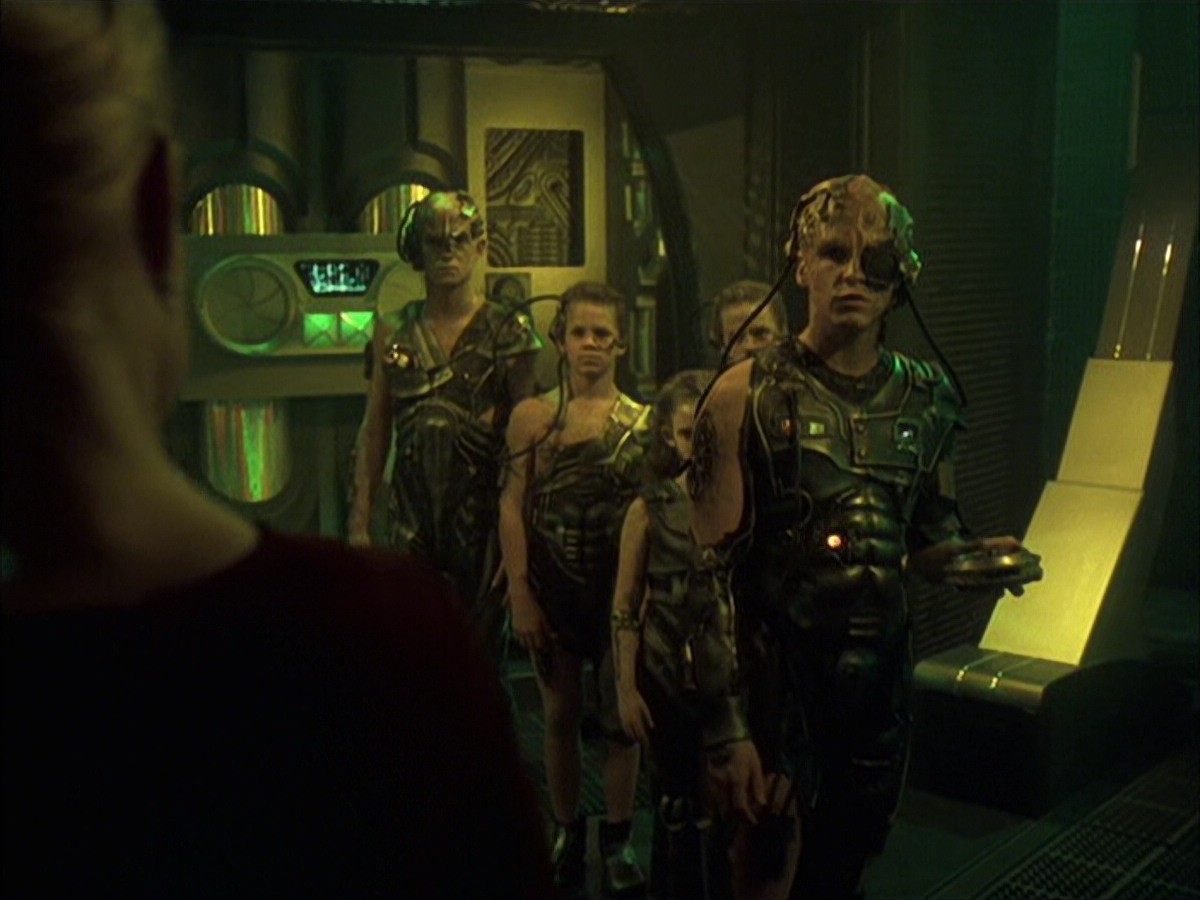 extant_StarTrek_VOY_6x16-Collective_02827.jpg