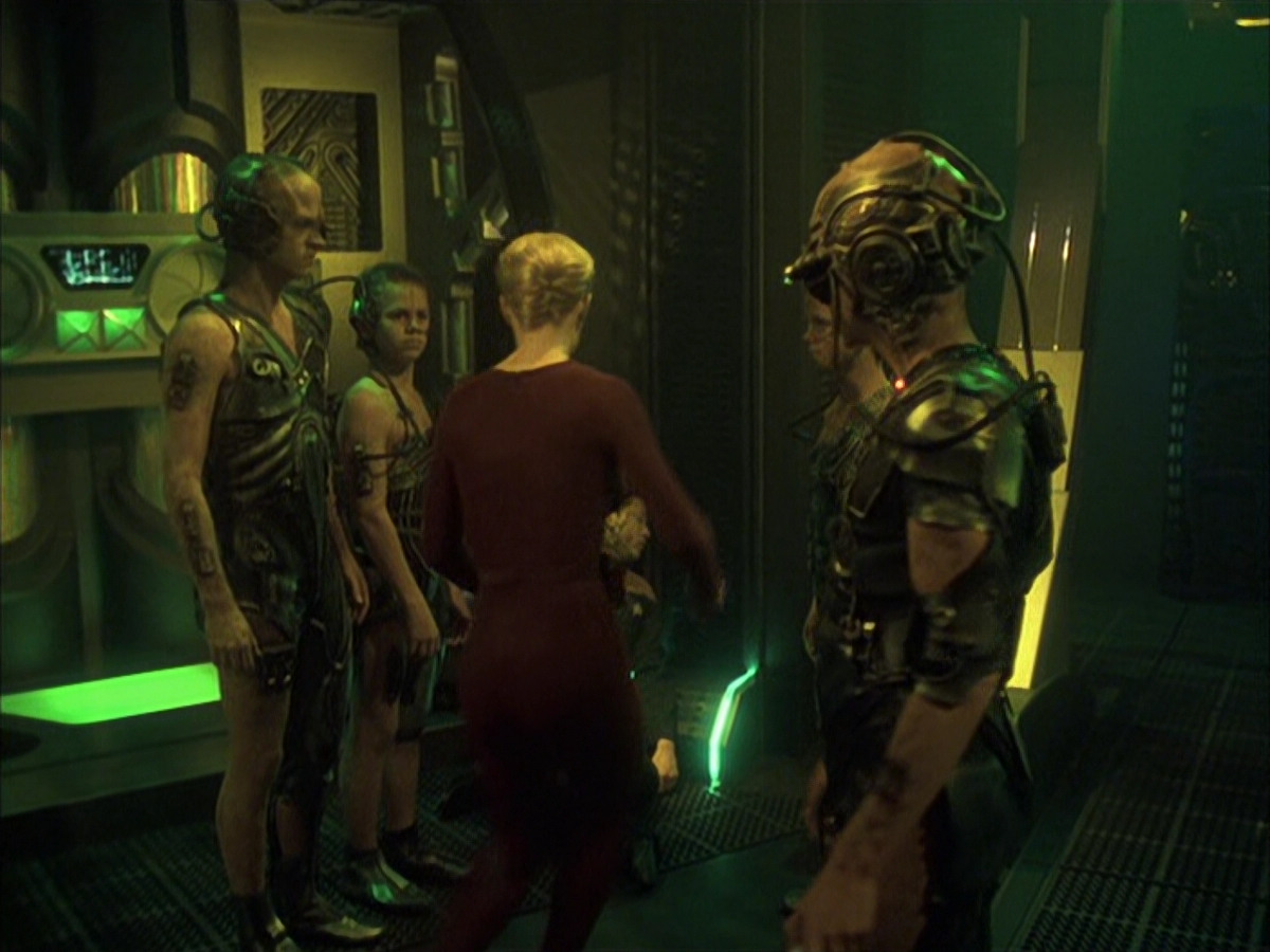 extant_StarTrek_VOY_6x16-Collective_02837.jpg