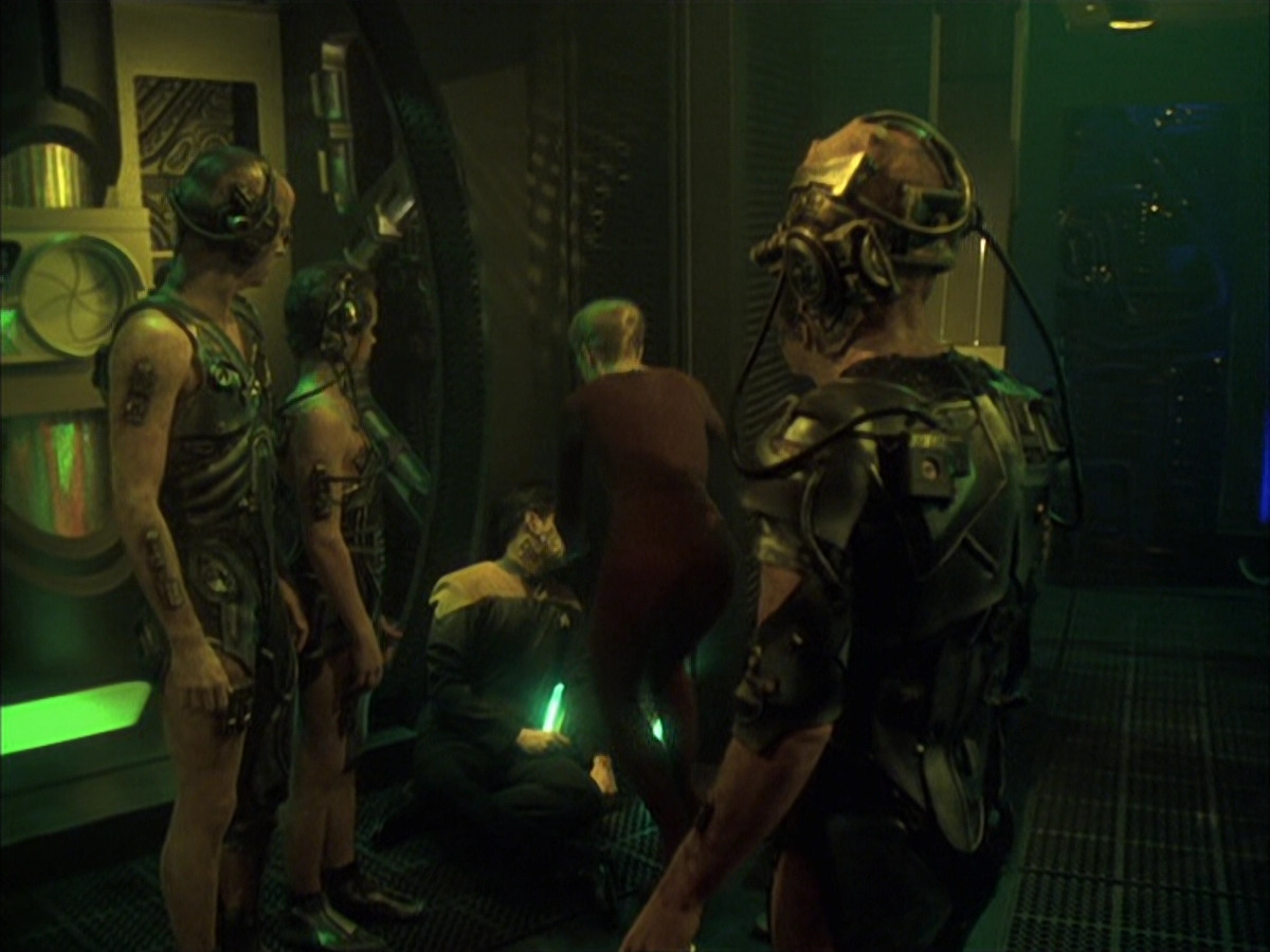 extant_StarTrek_VOY_6x16-Collective_02838.jpg