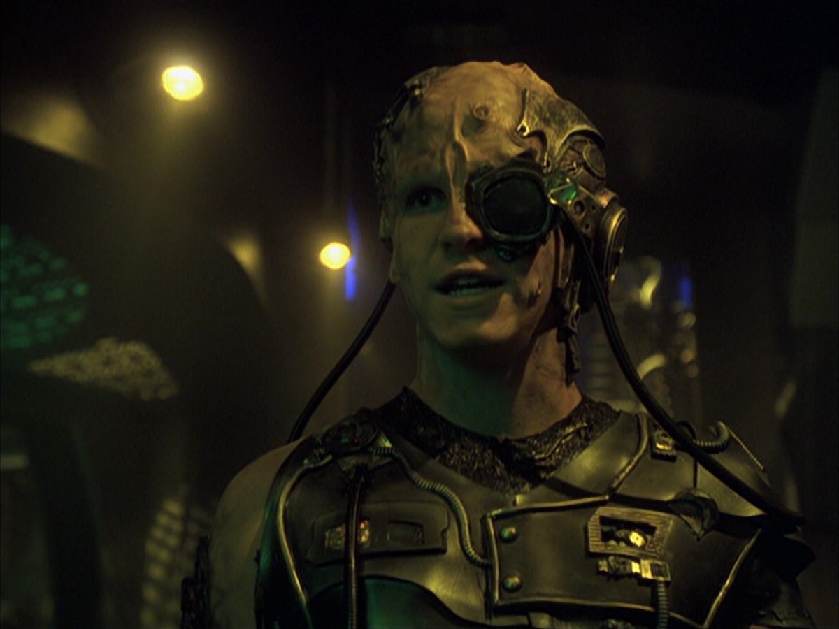 extant_StarTrek_VOY_6x16-Collective_02857.jpg