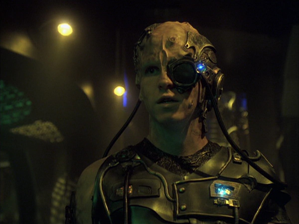 extant_StarTrek_VOY_6x16-Collective_02858.jpg
