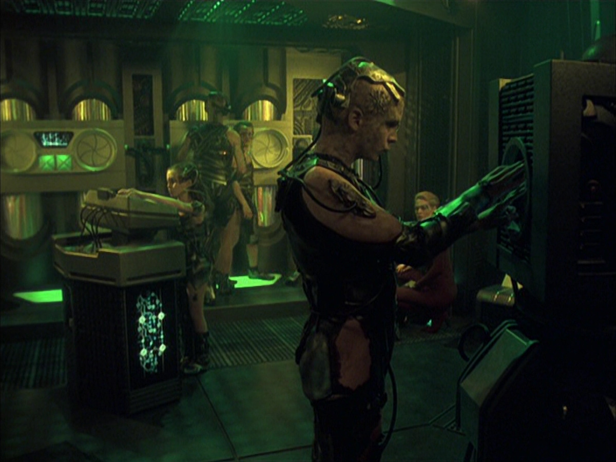 extant_StarTrek_VOY_6x16-Collective_02957.jpg
