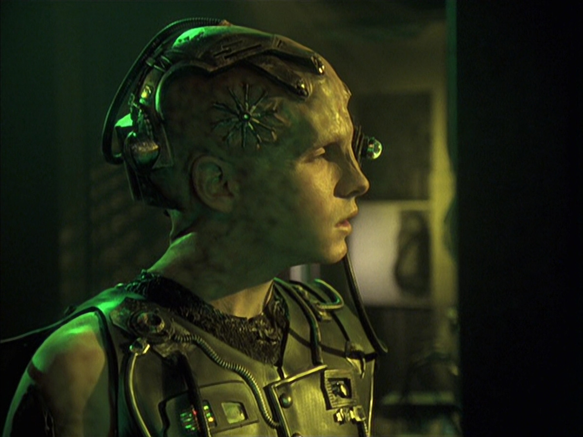 extant_StarTrek_VOY_6x16-Collective_02968.jpg