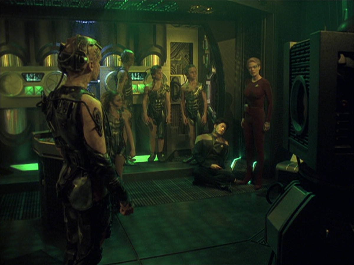 extant_StarTrek_VOY_6x16-Collective_02982.jpg