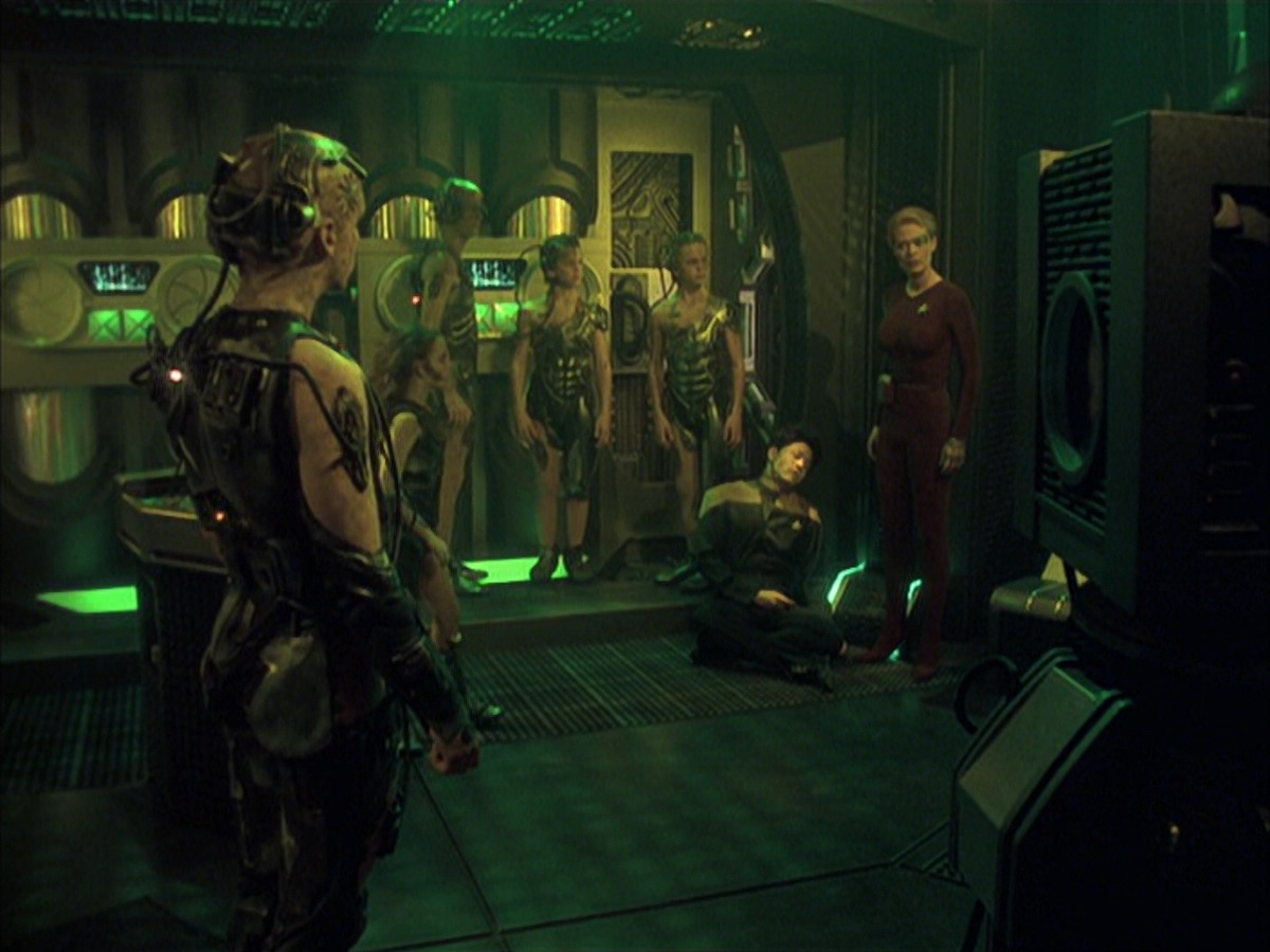 extant_StarTrek_VOY_6x16-Collective_02984.jpg