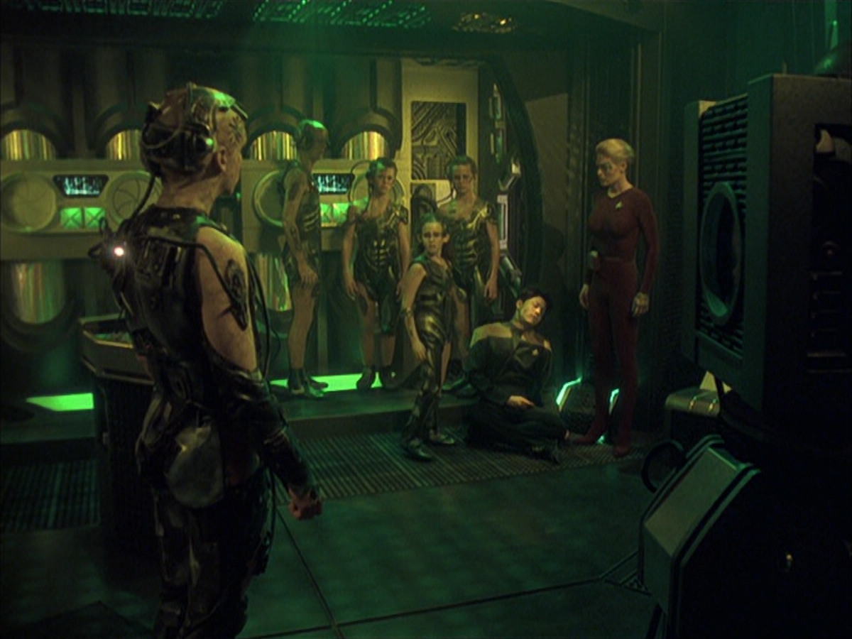 extant_StarTrek_VOY_6x16-Collective_02987.jpg