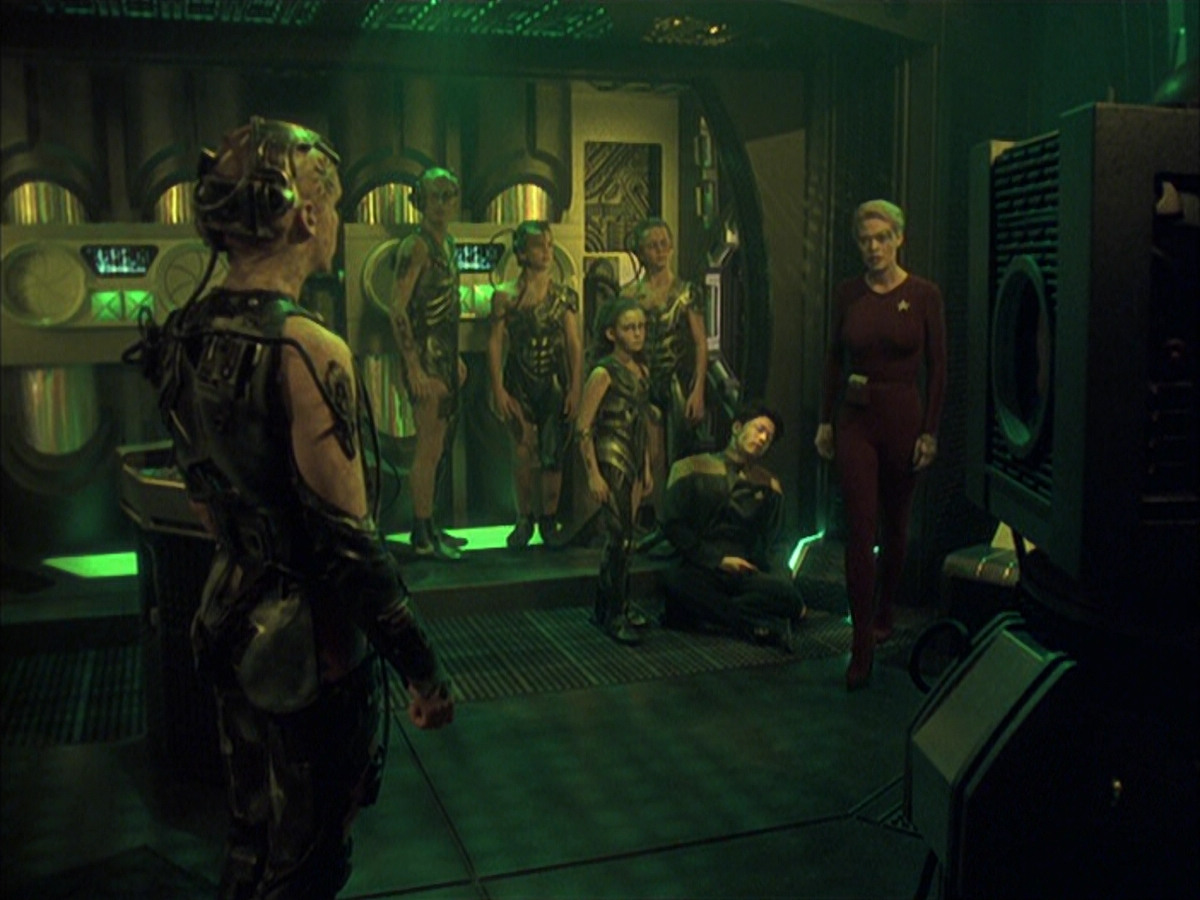 extant_StarTrek_VOY_6x16-Collective_02997.jpg