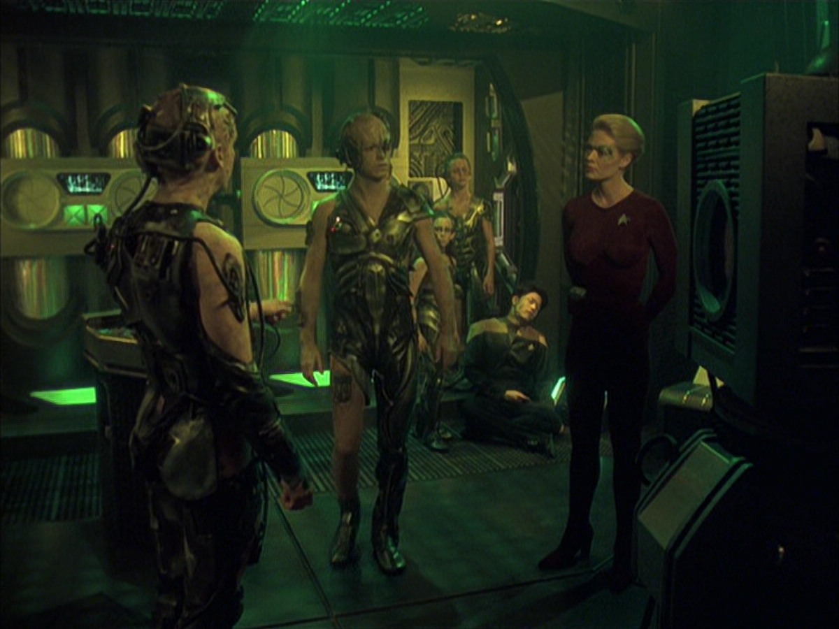 extant_StarTrek_VOY_6x16-Collective_03005.jpg