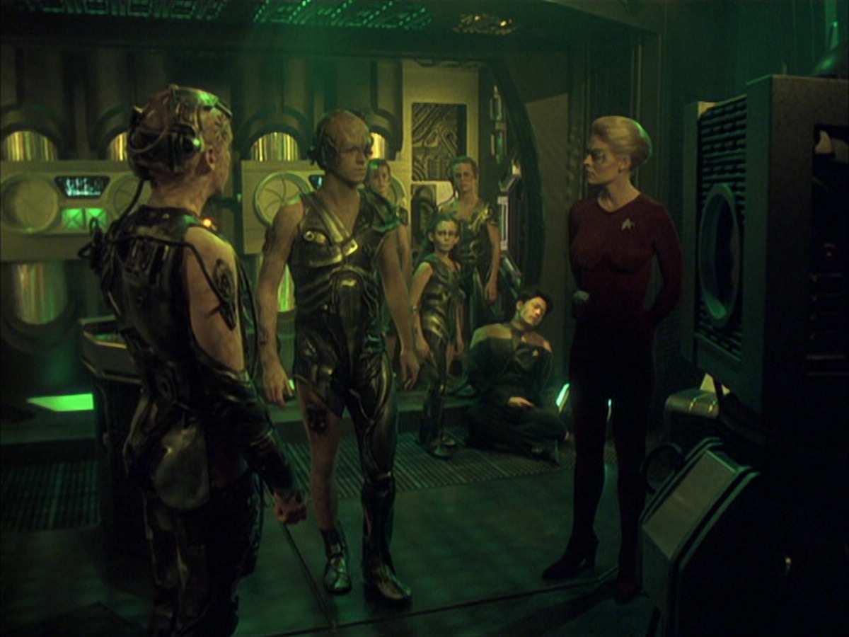 extant_StarTrek_VOY_6x16-Collective_03012.jpg