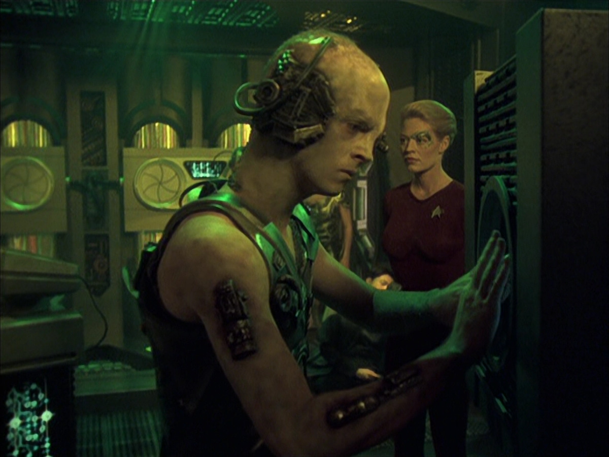 extant_StarTrek_VOY_6x16-Collective_03016.jpg