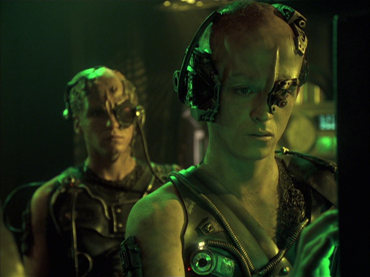 extant_StarTrek_VOY_6x16-Collective_03022.jpg