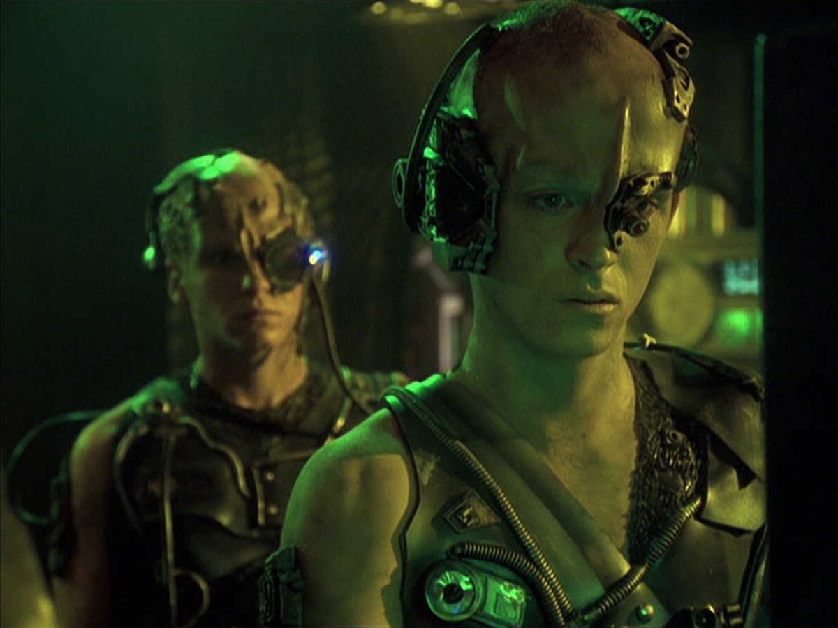 extant_StarTrek_VOY_6x16-Collective_03023.jpg