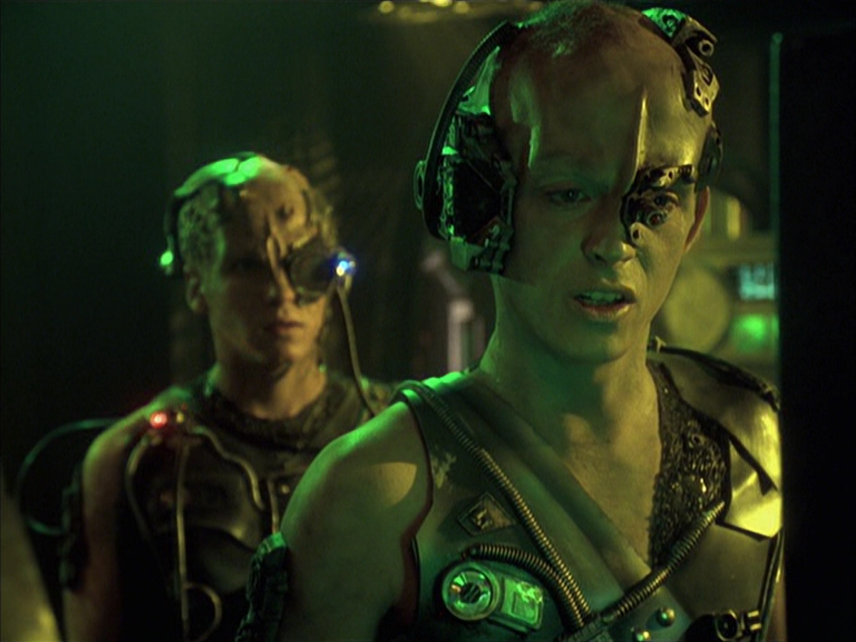 extant_StarTrek_VOY_6x16-Collective_03032.jpg