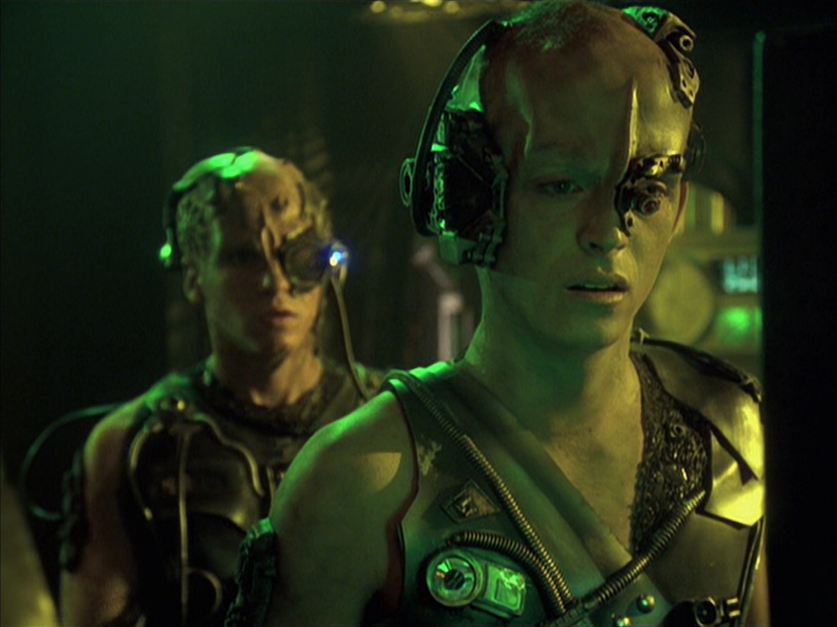 extant_StarTrek_VOY_6x16-Collective_03034.jpg