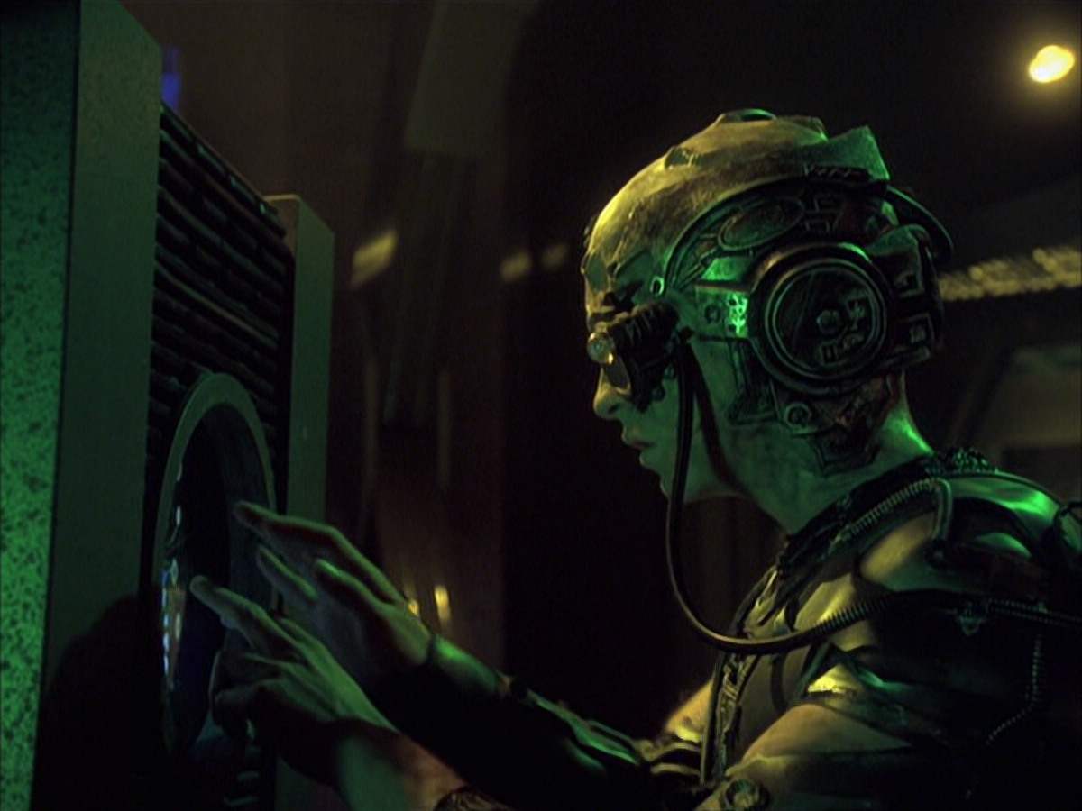 extant_StarTrek_VOY_6x16-Collective_03037.jpg