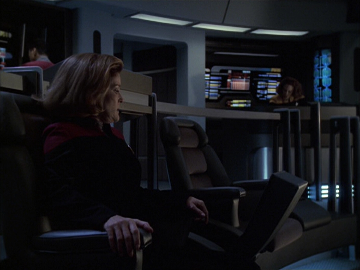 extant_StarTrek_VOY_6x16-Collective_03059.jpg