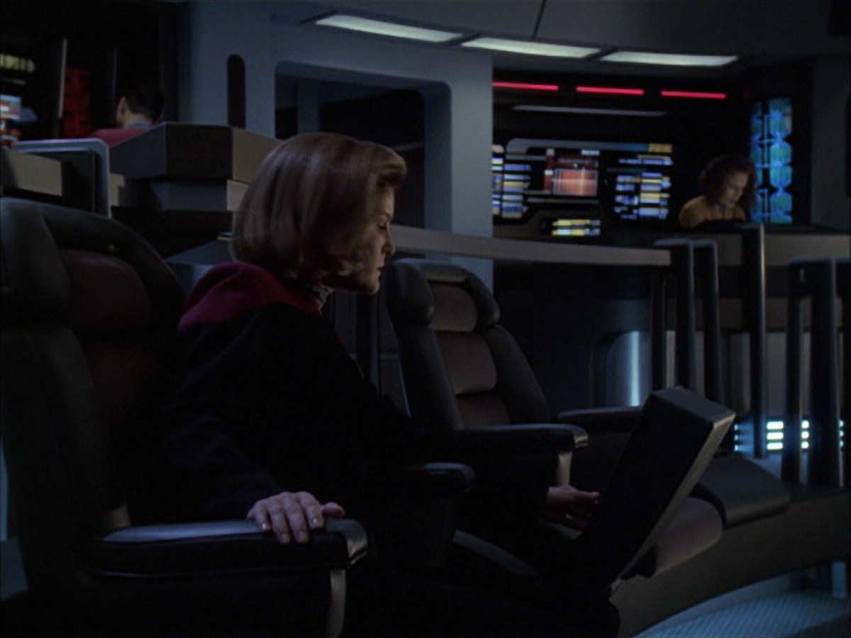 extant_StarTrek_VOY_6x16-Collective_03072.jpg