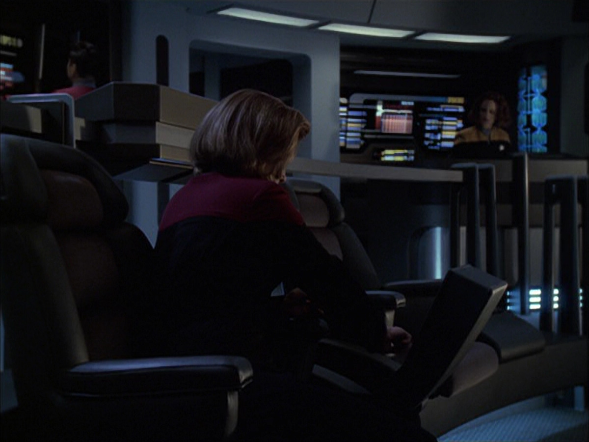 extant_StarTrek_VOY_6x16-Collective_03086.jpg