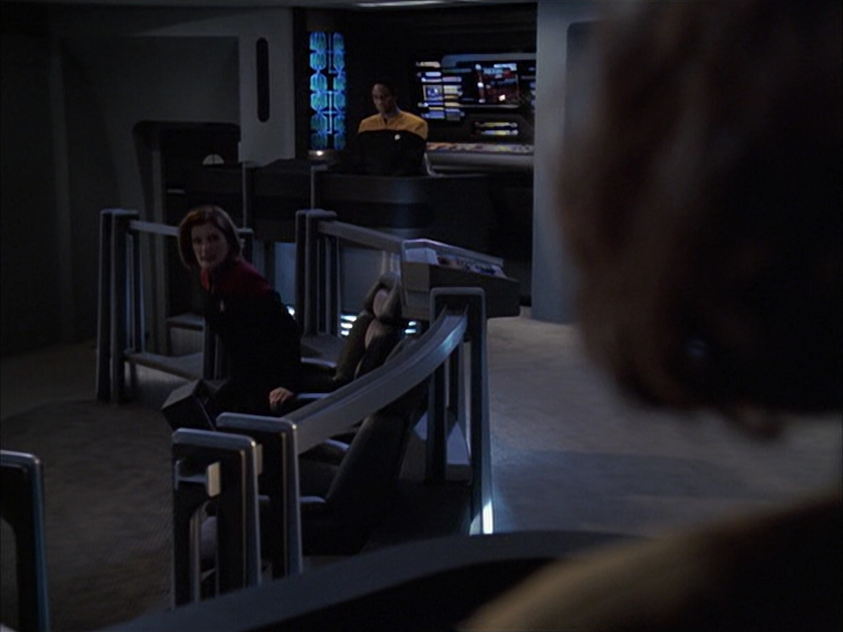 extant_StarTrek_VOY_6x16-Collective_03110.jpg