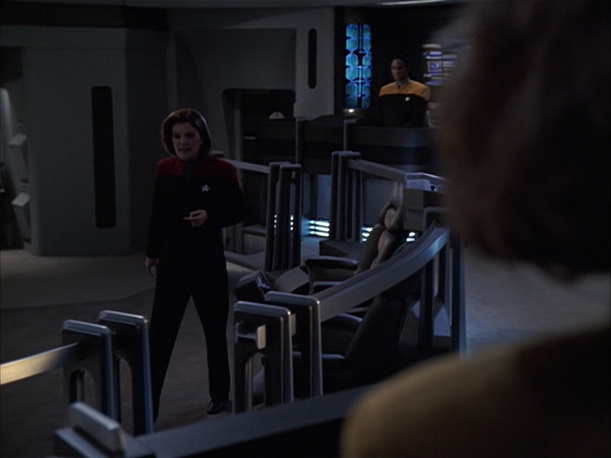 extant_StarTrek_VOY_6x16-Collective_03112.jpg