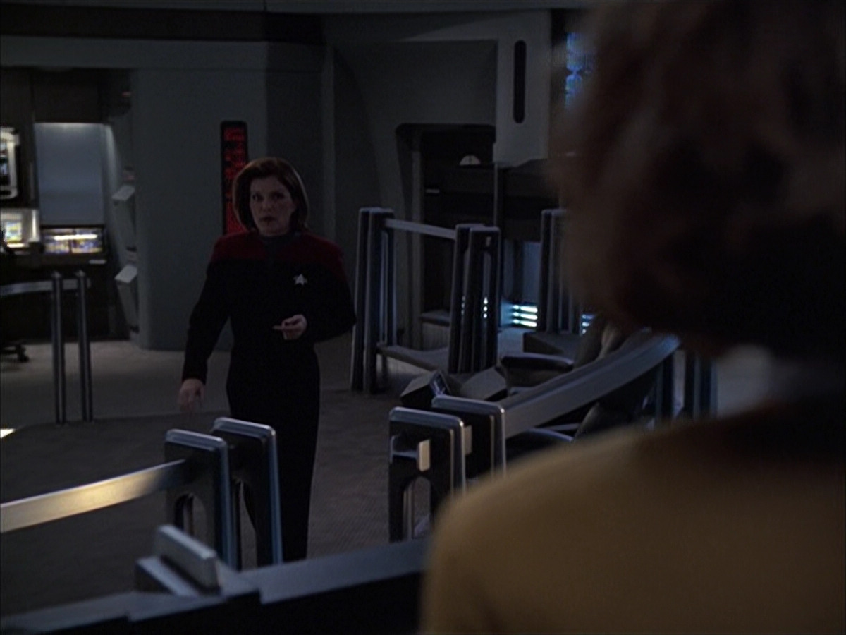 extant_StarTrek_VOY_6x16-Collective_03113.jpg