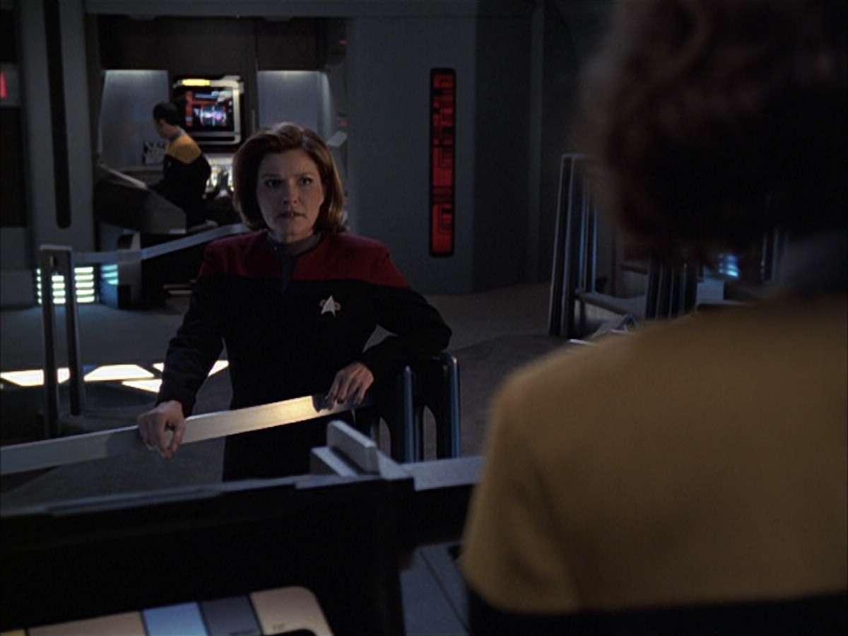 extant_StarTrek_VOY_6x16-Collective_03122.jpg