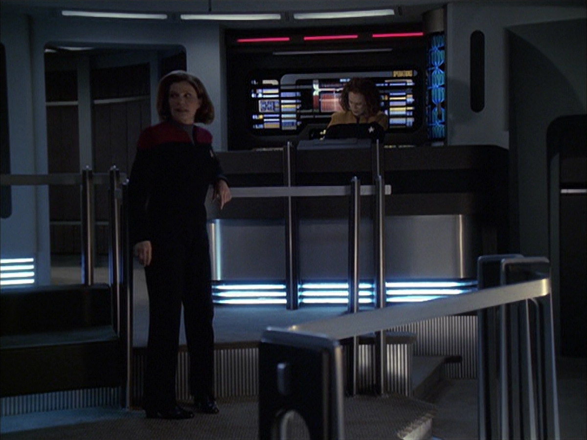 extant_StarTrek_VOY_6x16-Collective_03127.jpg