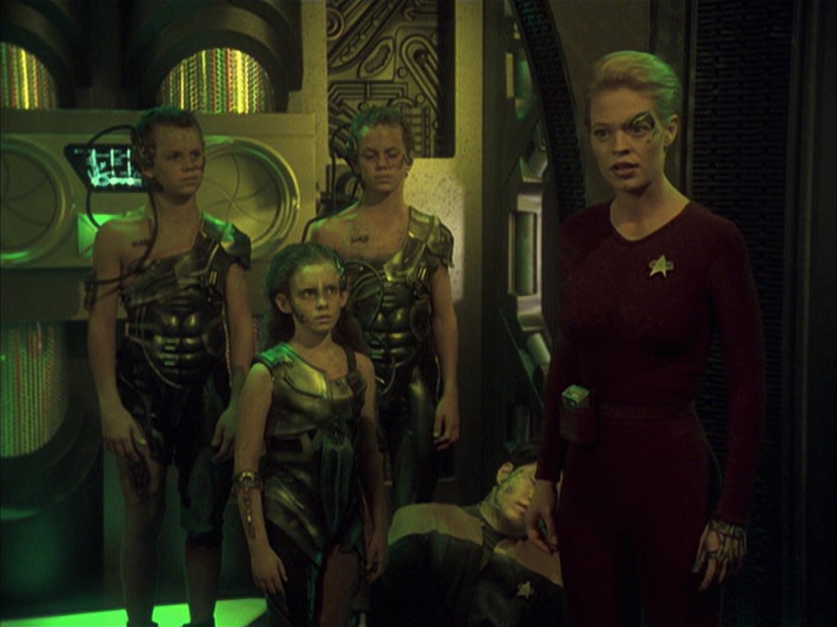 extant_StarTrek_VOY_6x16-Collective_03134.jpg