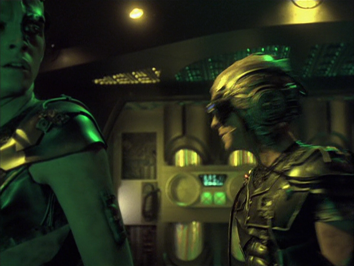 extant_StarTrek_VOY_6x16-Collective_03175.jpg