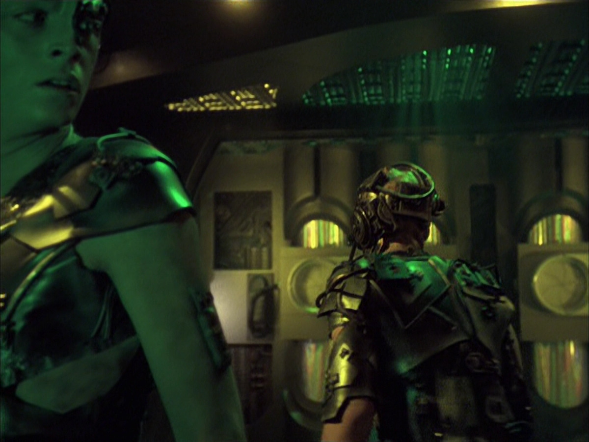 extant_StarTrek_VOY_6x16-Collective_03176.jpg