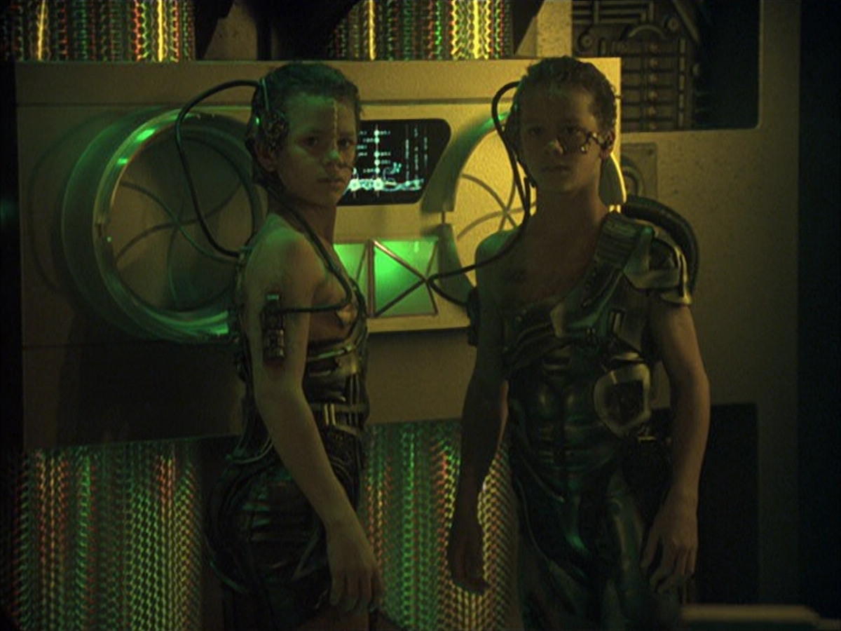 extant_StarTrek_VOY_6x16-Collective_03179.jpg